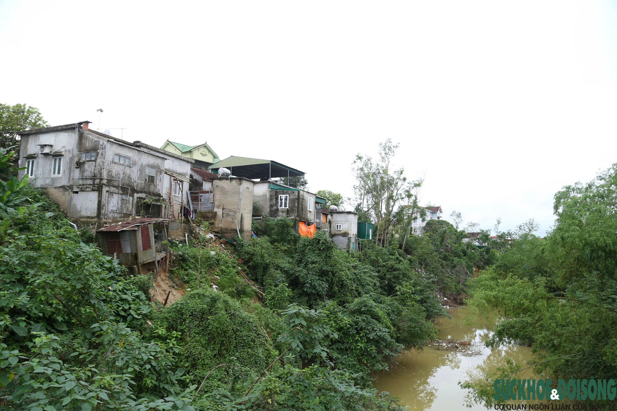 Sạt lở áp sát khu dân cư ở Nghệ An sau hai cơn bão lớn- Ảnh 13. Sạt lở áp sát khu dân cư ở Nghệ An sau hai cơn bão lớn- Ảnh 13.