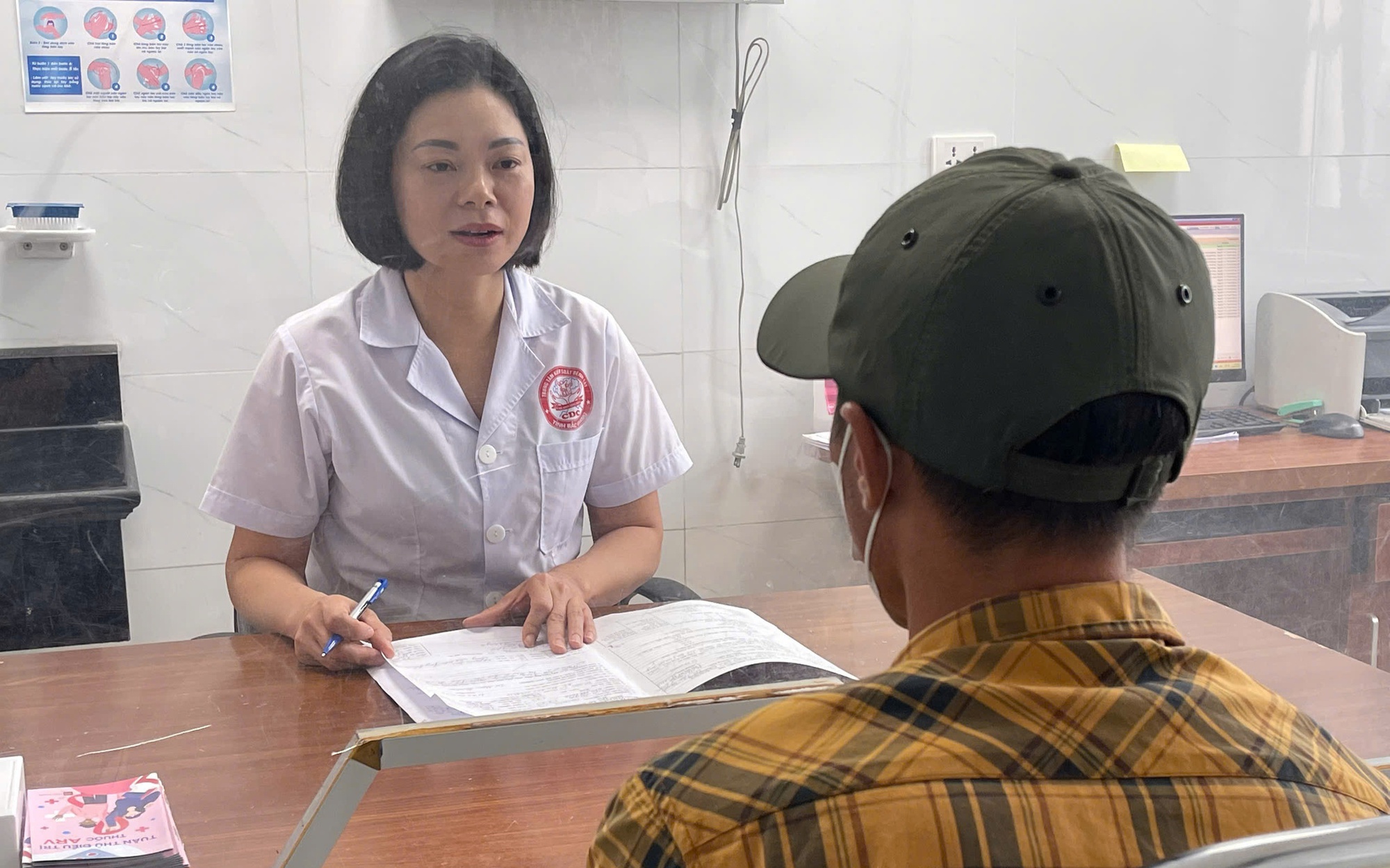 Nữ bác sĩ lặng thầm thắp hy vọng cho những mảnh đời HIV