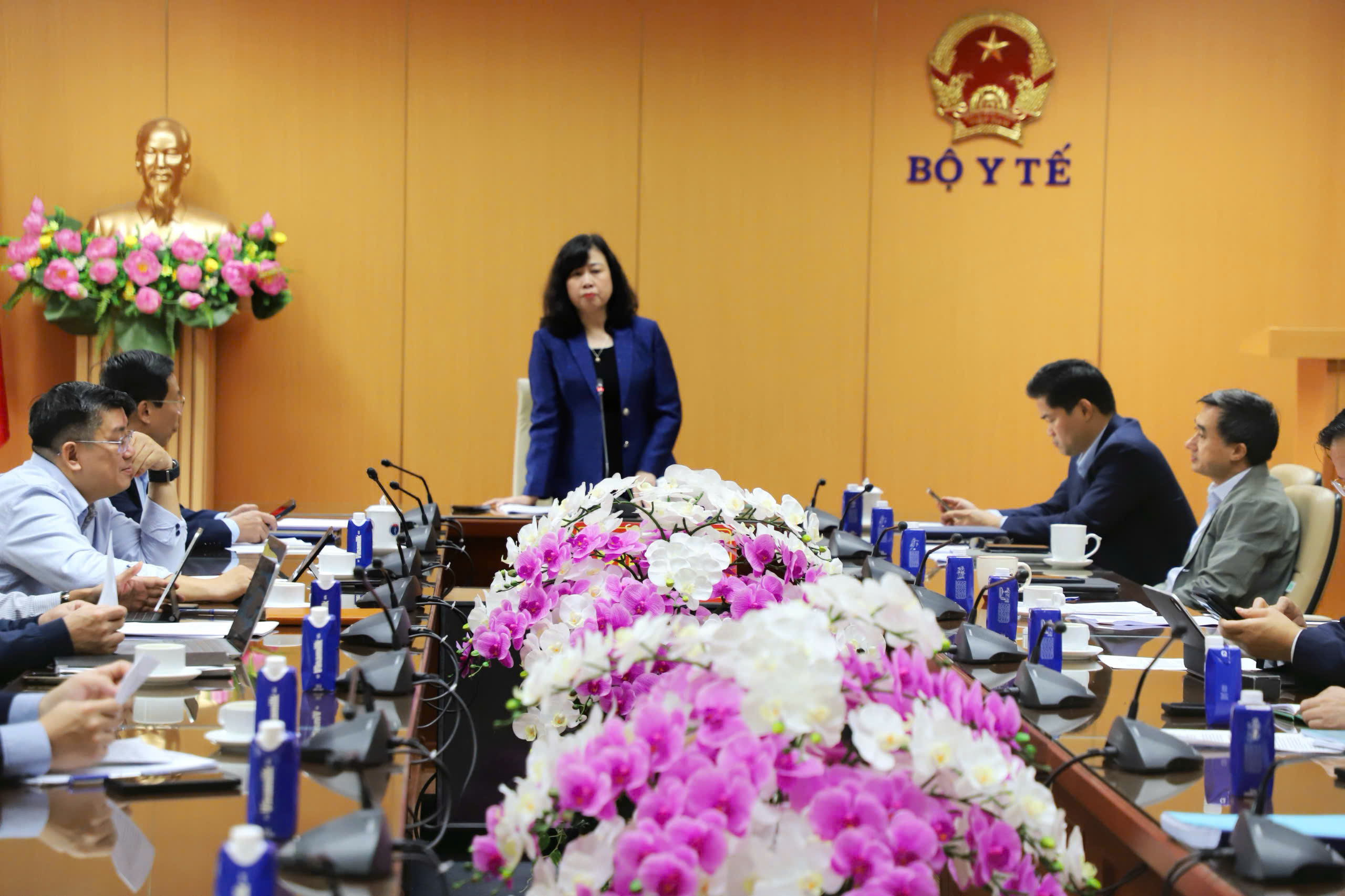 השר דאו הונג לאן: התמקדות בהאצת התקדמות המתקן השני של בית החולים באך מאי ובית החולים לידידות וייטנאם-גרמניה - תמונה 1. Bộ trưởng Đào Hồng Lan: Tập trung tối đa, đẩy nhanh tiến độ cơ sở 2 Bệnh viện Bạch Mai, Hữu nghị Việt Đức- Ảnh 1.