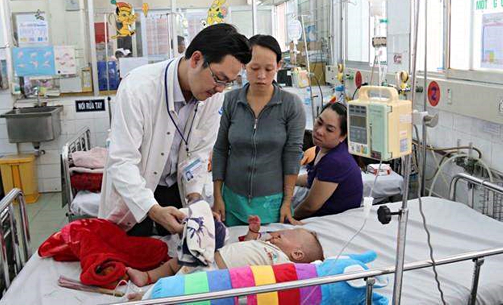 Ca sốt xuất huyết, tay chân miệng nặng tại TP Hồ Chí Minh ở mức cao, Bộ Y tế đề nghị xử lý triệt để ổ dịch- Ảnh 1.