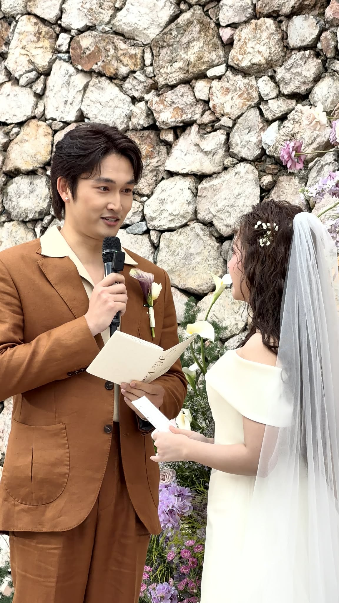 Bố Bình 'Cha tôi người ở lại' hát trong đám cưới của 'con gái' Ngọc Huyền- Ảnh 7. Bố Bình 'Cha tôi người ở lại' hát trong đám cưới của 'con gái' Ngọc Huyền- Ảnh 7.