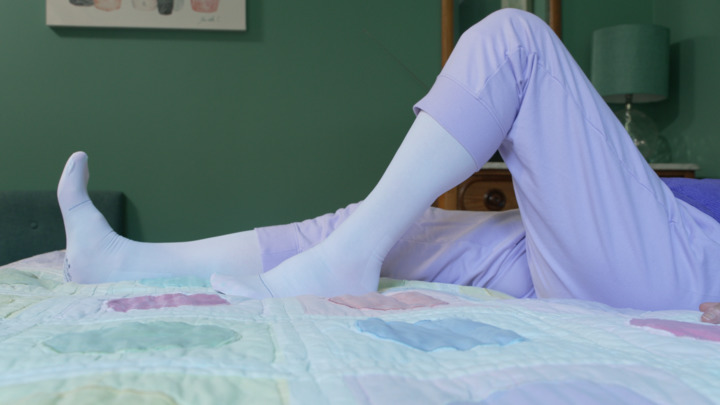 4 bài tập trên giường giúp giảm mỡ bụng dưới nhanh hơn gập bụng sau 60 tuổi- Ảnh 4. 4 bài tập trên giường giúp giảm mỡ bụng dưới nhanh hơn gập bụng sau 60 tuổi- Ảnh 4.