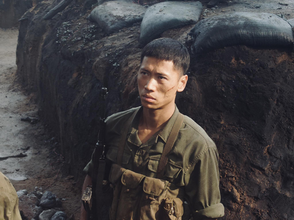 Nam diễn viên 'Mưa đỏ' và vai diễn hoàn toàn khác biệt trong 'Cách em 1 milimet'- Ảnh 1. Nam diễn viên 'Mưa đỏ' và vai diễn hoàn toàn khác biệt trong 'Cách em 1 milimet'- Ảnh 1.