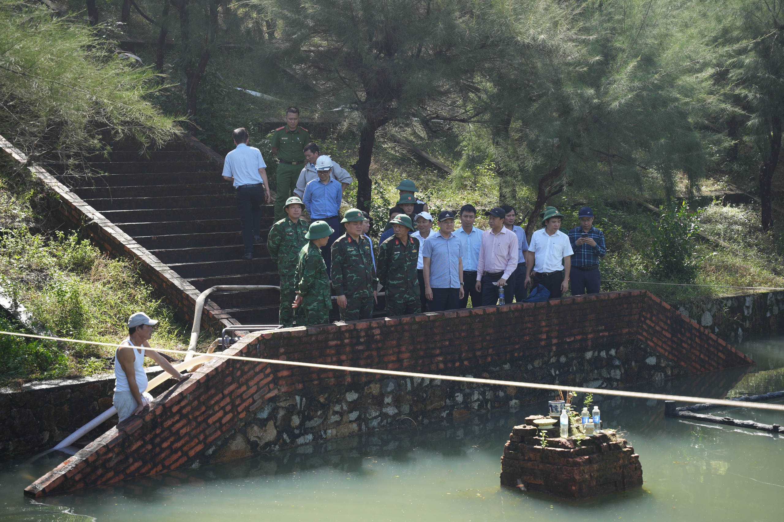 Tháp Chăm nghìn năm tuổi ở Huế vẫn chìm trong nước sau mưa lũ lịch sử- Ảnh 1. Tháp Chăm nghìn năm tuổi ở Huế vẫn chìm trong nước sau mưa lũ lịch sử- Ảnh 1.