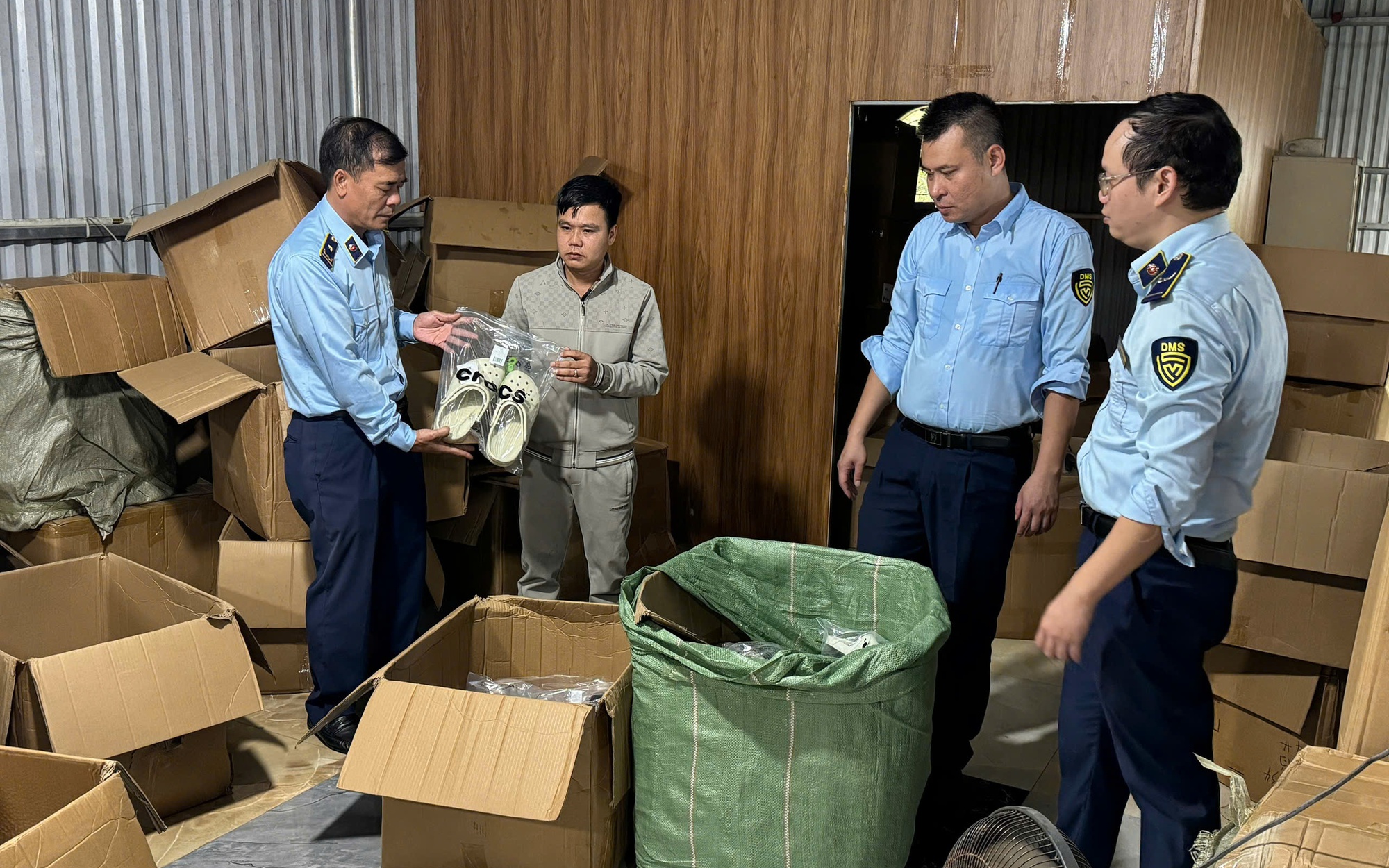 Thực phẩm chức năng bổ não: Công dụng có thật hay hiệu ứng marketing thổi phồng?- Ảnh 2. Bắt giữ số lượng lớn hàng giả, thực phẩm chức năng trị giá hàng tỷ đồng