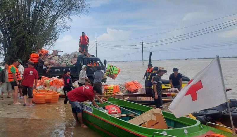 Hội Chữ thập đỏ Việt Nam phân bổ hơn 4,8 tỷ đồng cứu trợ khẩn cấp 6 tỉnh bị thiệt hại do mưa lũ- Ảnh 1. Hội Chữ thập đỏ Việt Nam phân bổ hơn 4,8 tỷ đồng cứu trợ khẩn cấp 6 tỉnh bị thiệt hại do mưa lũ- Ảnh 1.