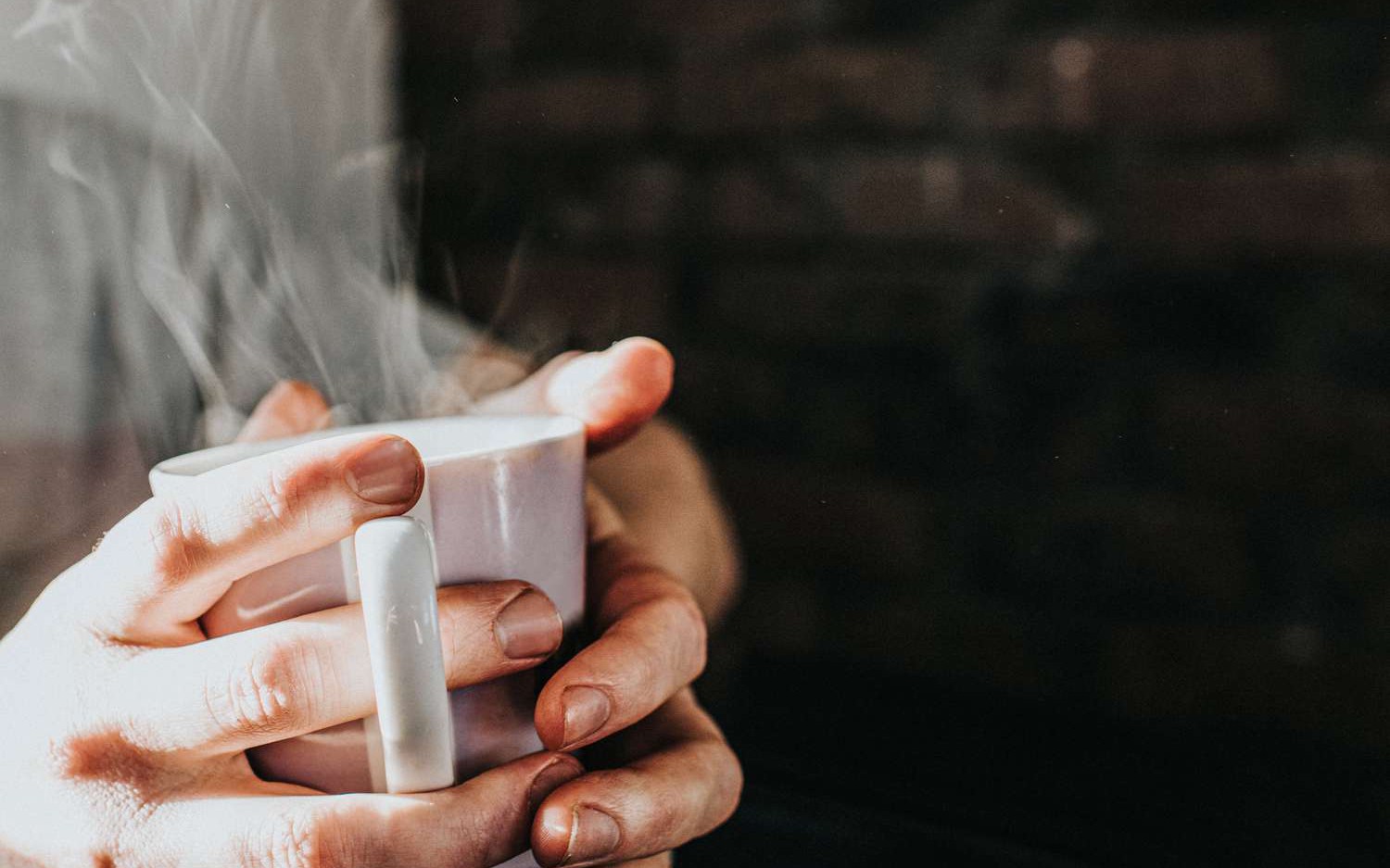 Nguy cơ bùng phát gout khi trời trở lạnh: 4 loại đồ uống hỗ trợ đào thải axit uric hiệu quả