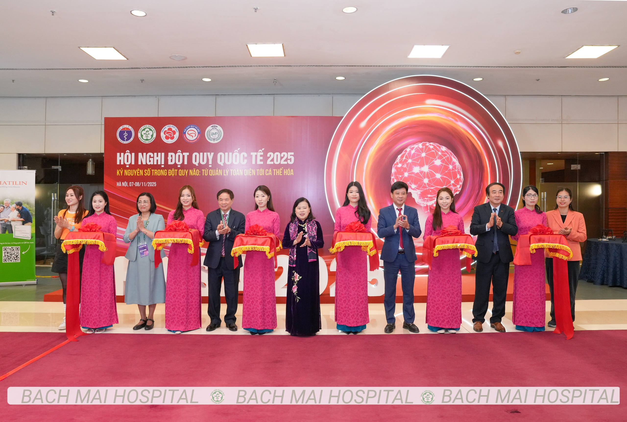 Thứ trưởng Bộ Y tế: Nỗ lực để mỗi người dân được tiếp cận cấp cứu, điều trị đột quỵ trong 'thời gian vàng'
- Ảnh 9.