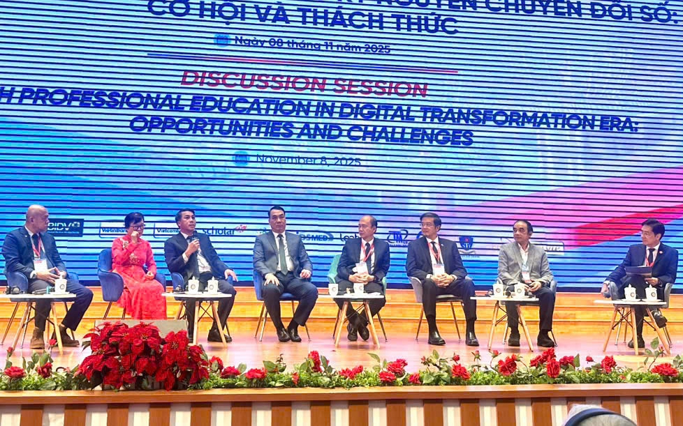 Ngoài giỏi chuyên môn, bác sĩ thời hiện đại cần thêm điều gì?- Ảnh 3. Đổi mới đào tạo nhân lực y tế, AI hay bất cứ công nghệ nào không thể thay thế người thầy