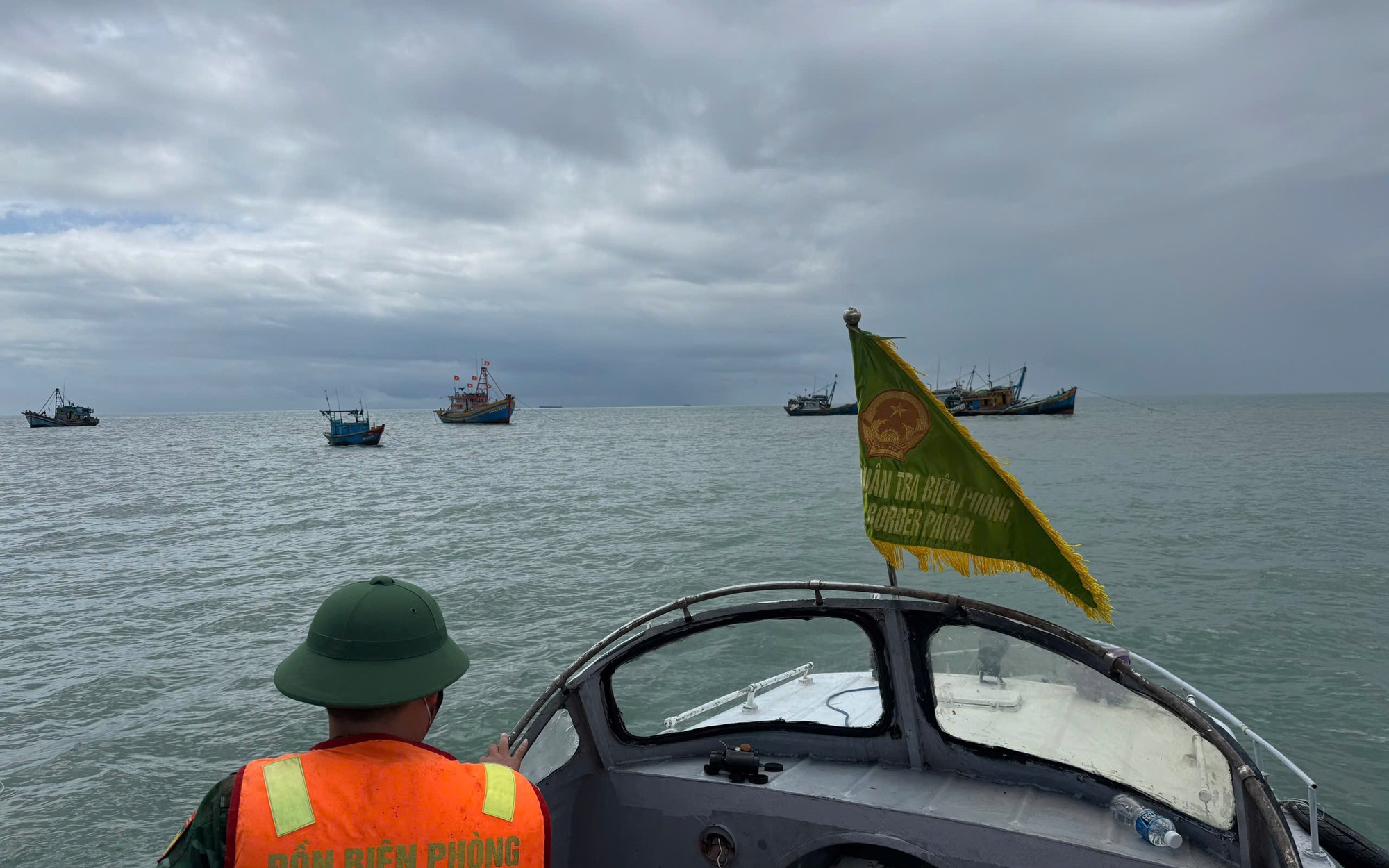 Tìm thấy thi thể du khách bị cuốn trôi khi tắm biển ở Lâm Đồng- Ảnh 2. Tìm thấy thi thể du khách bị cuốn trôi khi tắm biển ở Lâm Đồng- Ảnh 2.