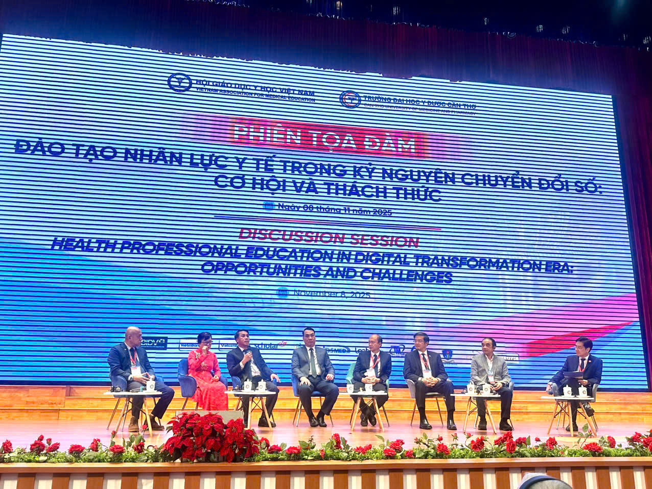 Đổi mới đào tạo nhân lực y tế, AI hay bất cứ công nghệ nào không thể thay thế người thầy- Ảnh 2.