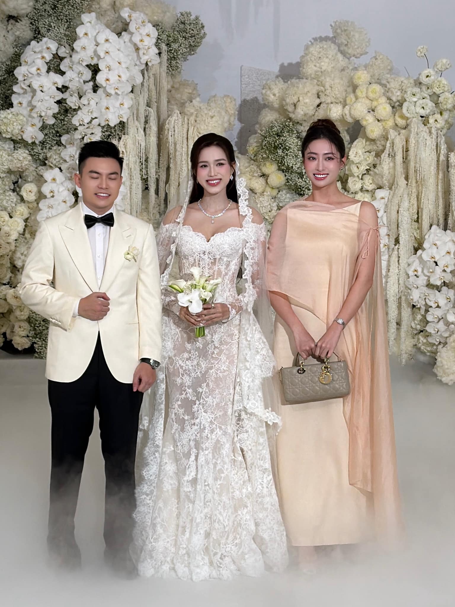 Bố mẹ chồng Hoa hậu Đỗ Thị Hà gây chú ý tại tiệc cưới hoành tráng của con- Ảnh 7. Bố mẹ chồng Hoa hậu Đỗ Thị Hà gây chú ý tại tiệc cưới hoành tráng của con- Ảnh 7.