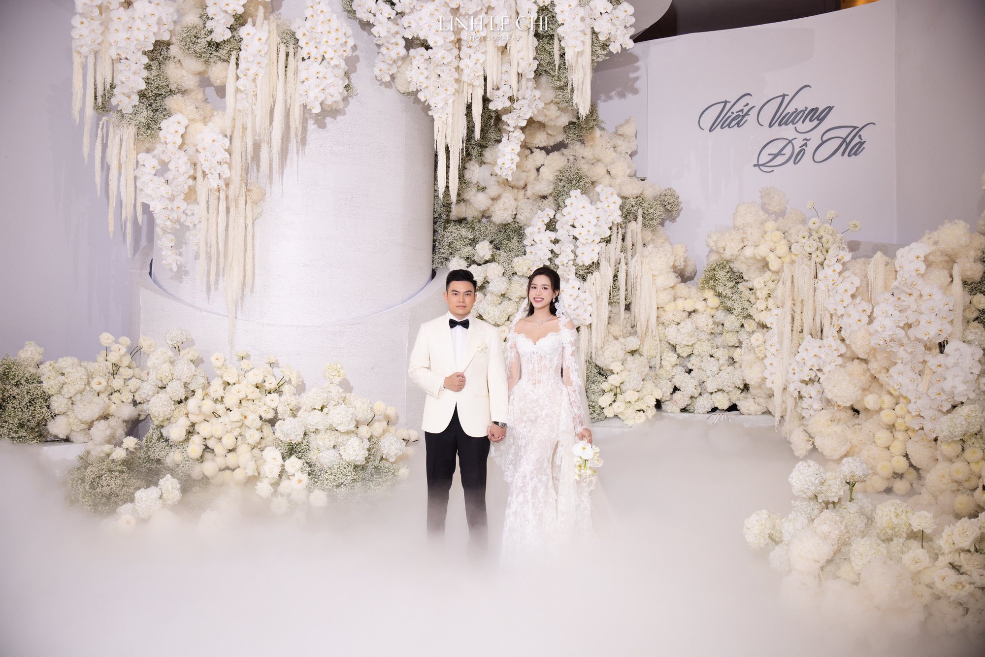 Bố mẹ chồng Hoa hậu Đỗ Thị Hà gây chú ý tại tiệc cưới hoành tráng của con- Ảnh 4. Bố mẹ chồng Hoa hậu Đỗ Thị Hà gây chú ý tại tiệc cưới hoành tráng của con- Ảnh 4.