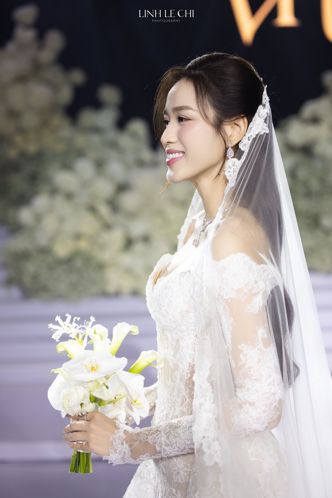 Bố mẹ chồng Hoa hậu Đỗ Thị Hà gây chú ý tại tiệc cưới hoành tráng của con- Ảnh 9. Bố mẹ chồng Hoa hậu Đỗ Thị Hà gây chú ý tại tiệc cưới hoành tráng của con- Ảnh 9.