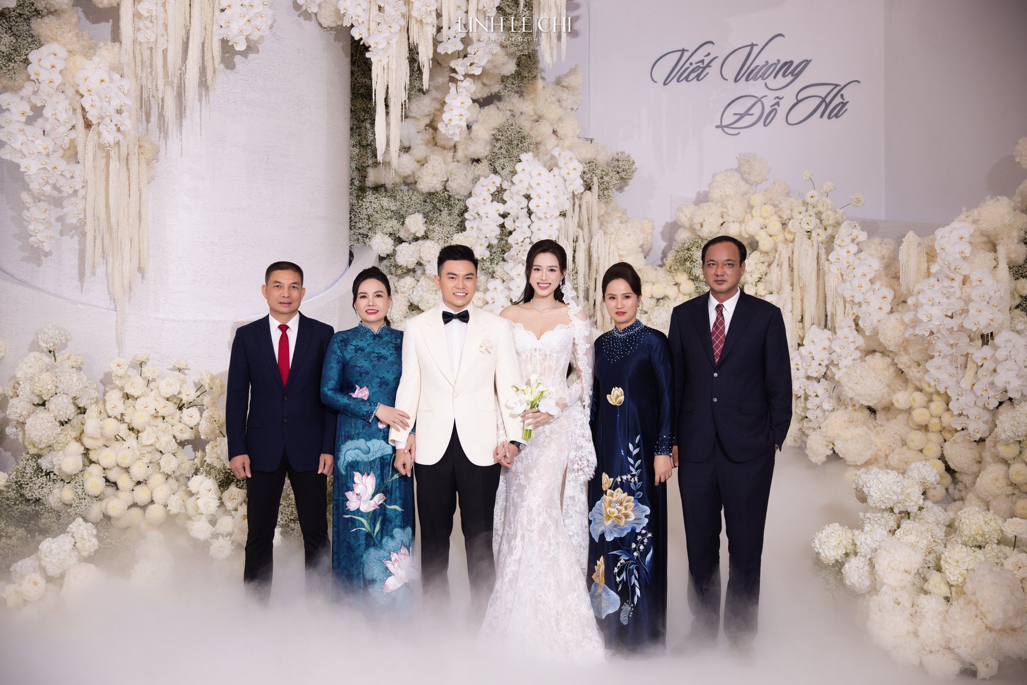 Bố mẹ chồng Hoa hậu Đỗ Thị Hà gây chú ý tại tiệc cưới hoành tráng của con- Ảnh 5. Bố mẹ chồng Hoa hậu Đỗ Thị Hà gây chú ý tại tiệc cưới hoành tráng của con- Ảnh 5.