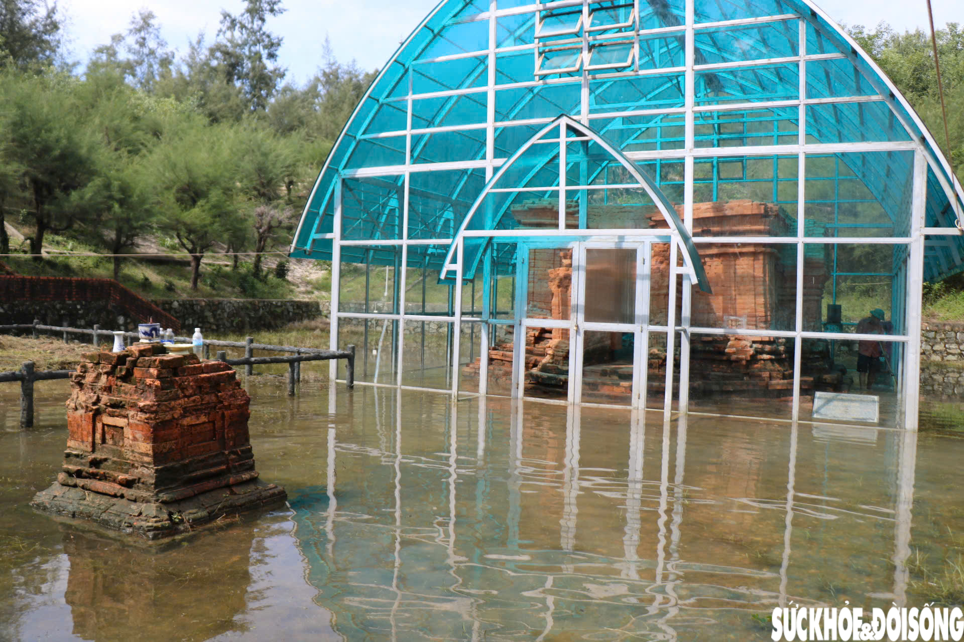 Hình ảnh mới nhất về Tháp Chăm nghìn năm tuổi ở Huế sau nhiều ngày bị ngâm trong nước- Ảnh 3. Hình ảnh mới nhất về Tháp Chăm nghìn năm tuổi ở Huế sau nhiều ngày bị ngâm trong nước- Ảnh 3.