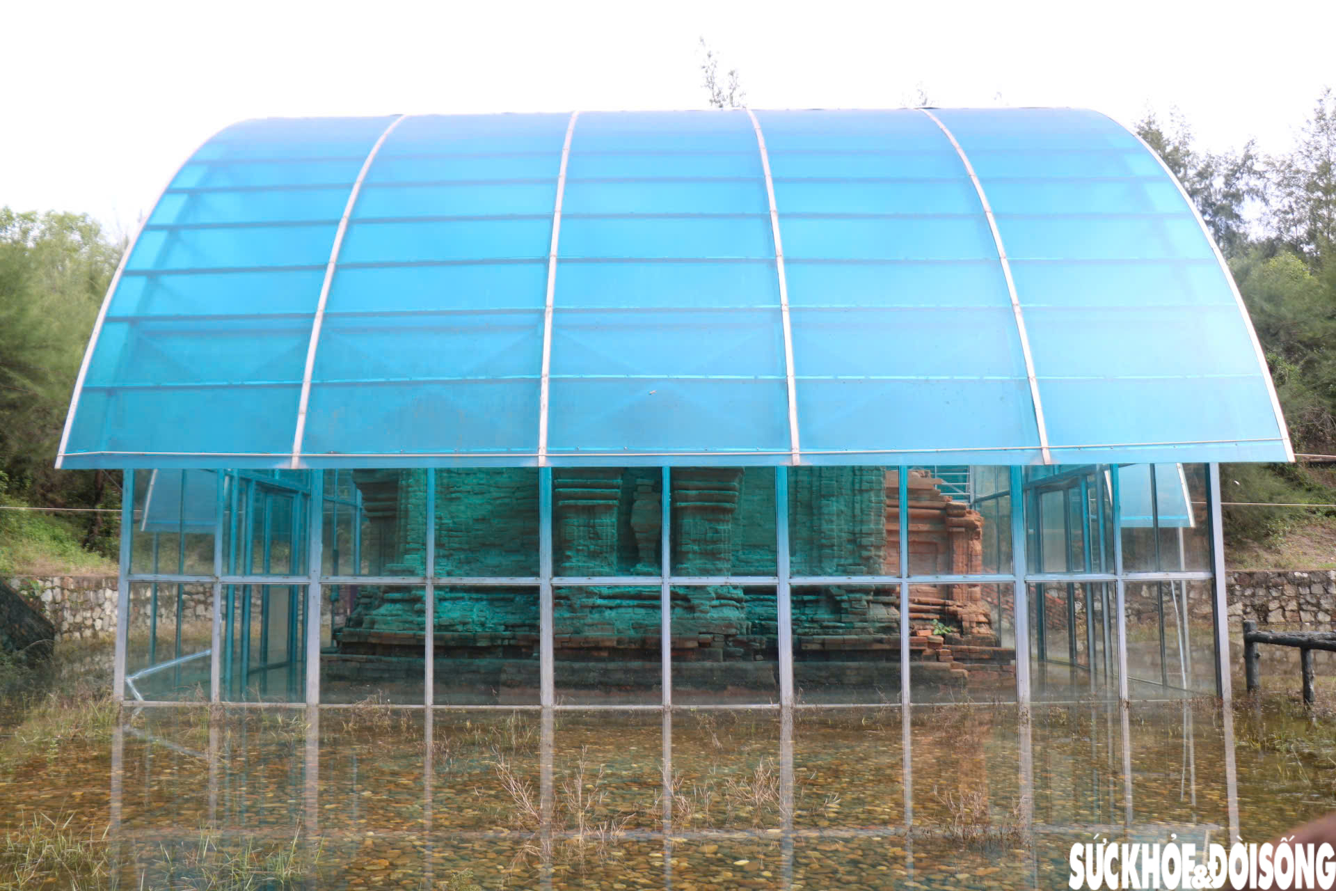 Hình ảnh mới nhất về Tháp Chăm nghìn năm tuổi ở Huế sau nhiều ngày bị ngâm trong nước- Ảnh 4. Hình ảnh mới nhất về Tháp Chăm nghìn năm tuổi ở Huế sau nhiều ngày bị ngâm trong nước- Ảnh 4.