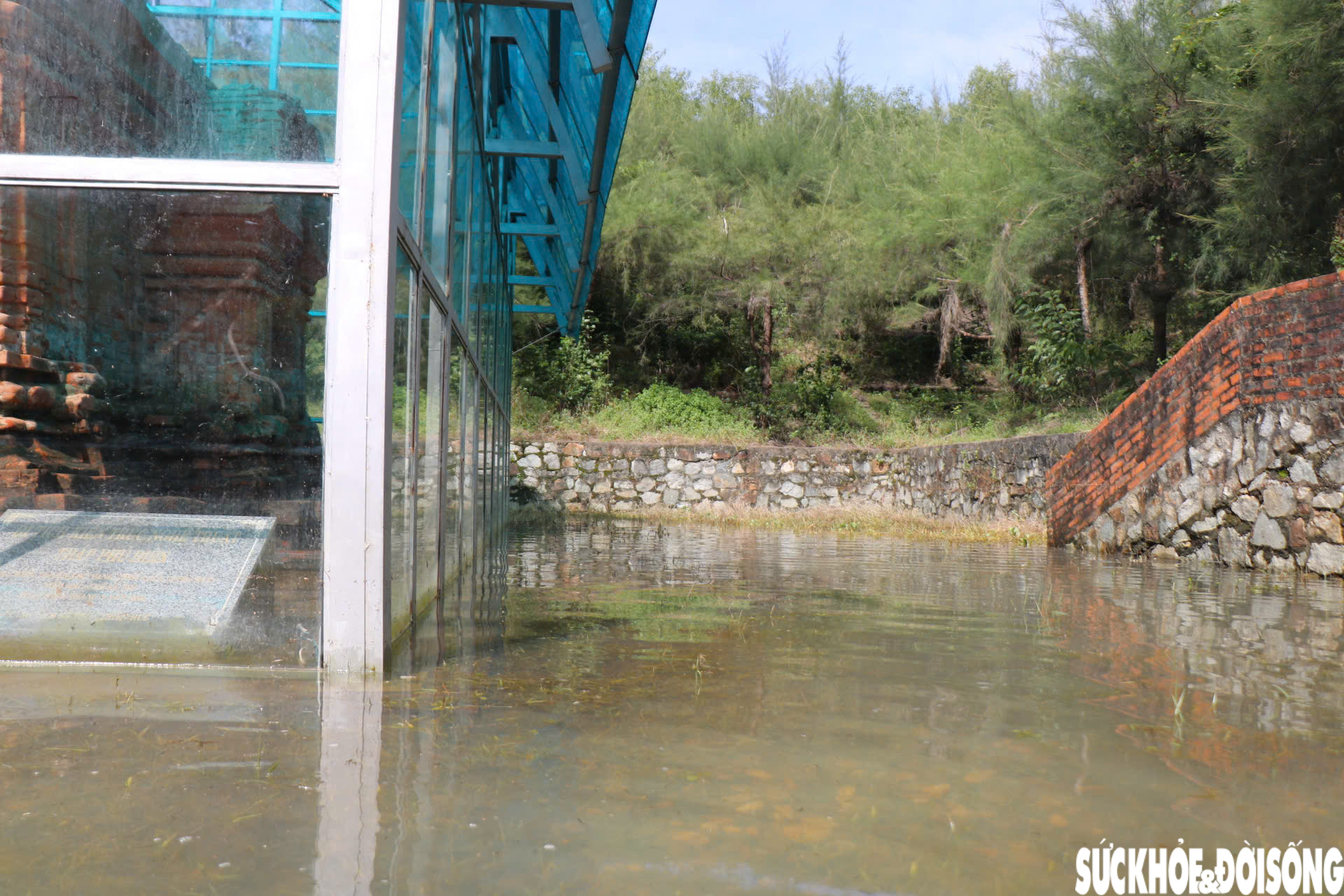 Hình ảnh mới nhất về Tháp Chăm nghìn năm tuổi ở Huế sau nhiều ngày bị ngâm trong nước- Ảnh 5. Hình ảnh mới nhất về Tháp Chăm nghìn năm tuổi ở Huế sau nhiều ngày bị ngâm trong nước- Ảnh 5.