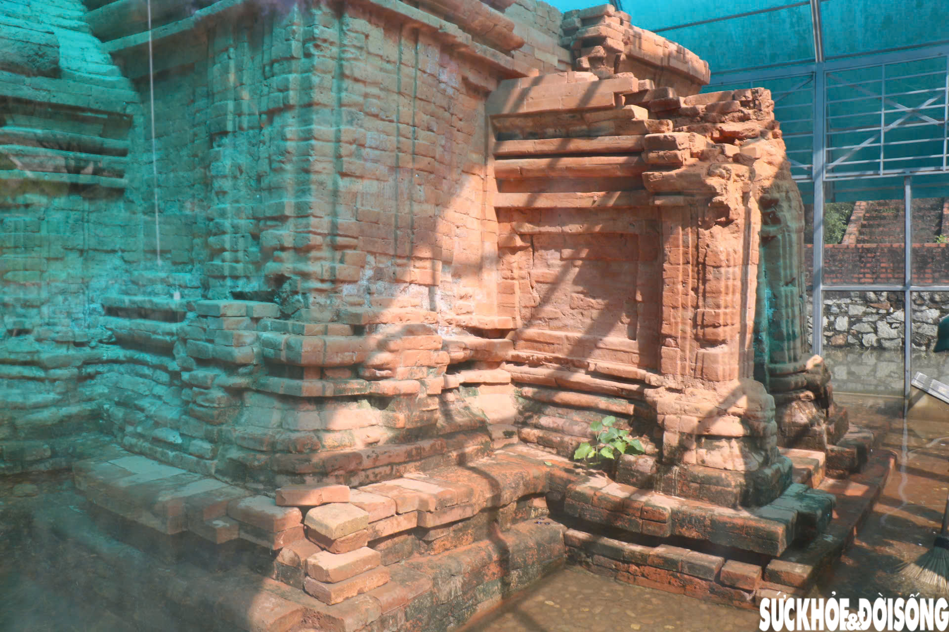 Hình ảnh mới nhất về Tháp Chăm nghìn năm tuổi ở Huế sau nhiều ngày bị ngâm trong nước- Ảnh 7. Hình ảnh mới nhất về Tháp Chăm nghìn năm tuổi ở Huế sau nhiều ngày bị ngâm trong nước- Ảnh 7.