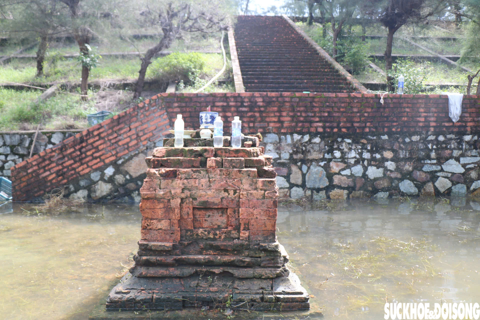 Hình ảnh mới nhất về Tháp Chăm nghìn năm tuổi ở Huế sau nhiều ngày bị ngâm trong nước- Ảnh 11. Hình ảnh mới nhất về Tháp Chăm nghìn năm tuổi ở Huế sau nhiều ngày bị ngâm trong nước- Ảnh 11.