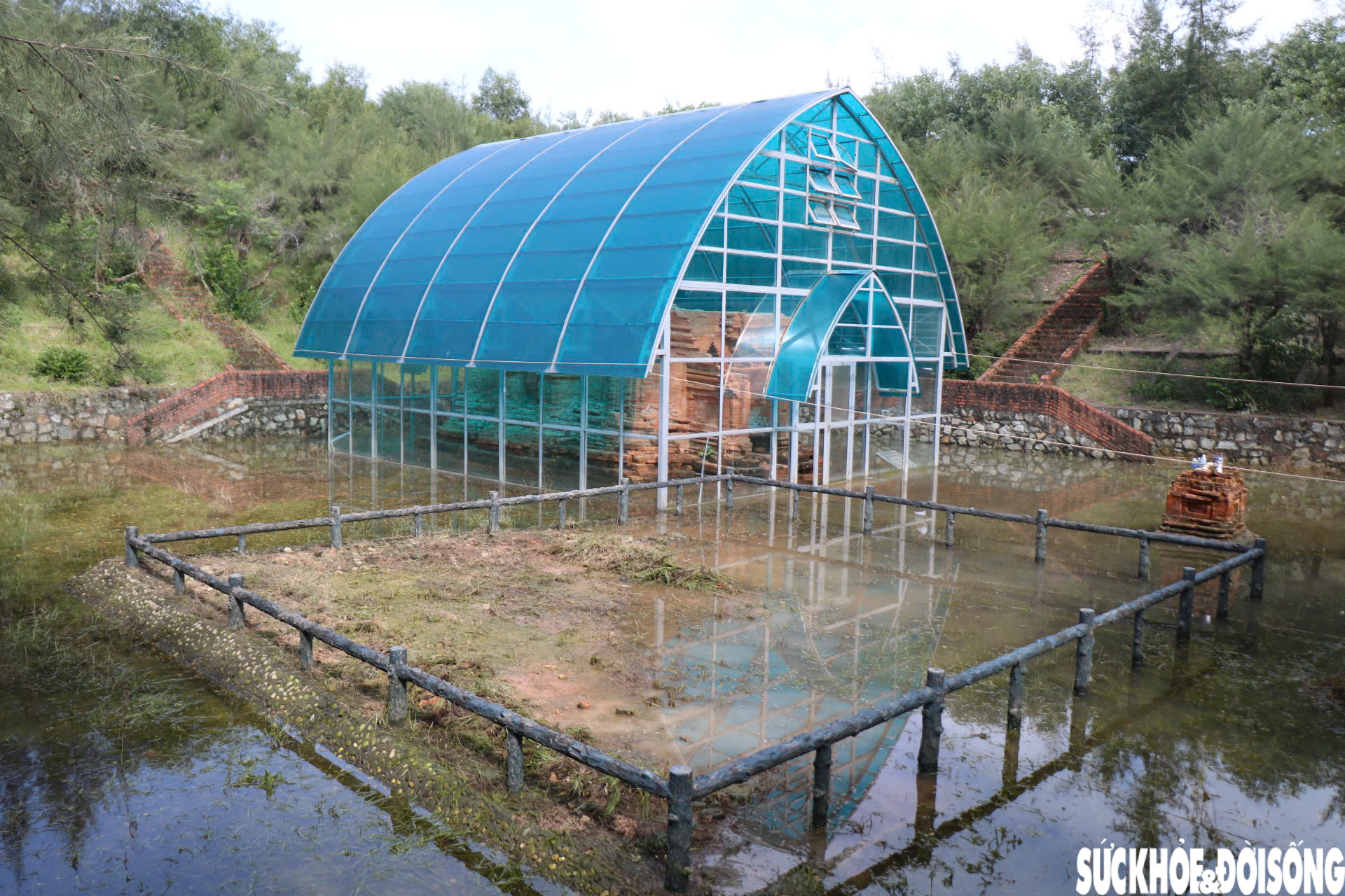 Hình ảnh mới nhất về Tháp Chăm nghìn năm tuổi ở Huế sau nhiều ngày bị ngâm trong nước- Ảnh 13. Hình ảnh mới nhất về Tháp Chăm nghìn năm tuổi ở Huế sau nhiều ngày bị ngâm trong nước- Ảnh 13.