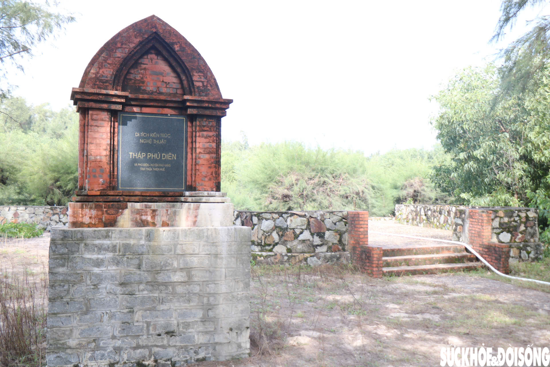 Hình ảnh mới nhất về Tháp Chăm nghìn năm tuổi ở Huế sau nhiều ngày bị ngâm trong nước- Ảnh 1. Hình ảnh mới nhất về Tháp Chăm nghìn năm tuổi ở Huế sau nhiều ngày bị ngâm trong nước- Ảnh 1.