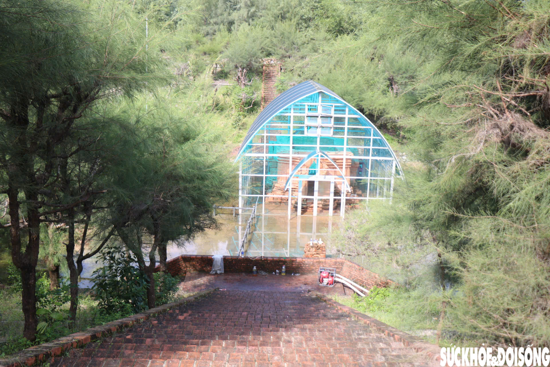 Hình ảnh mới nhất về Tháp Chăm nghìn năm tuổi ở Huế sau nhiều ngày bị ngâm trong nước- Ảnh 2. Hình ảnh mới nhất về Tháp Chăm nghìn năm tuổi ở Huế sau nhiều ngày bị ngâm trong nước- Ảnh 2.