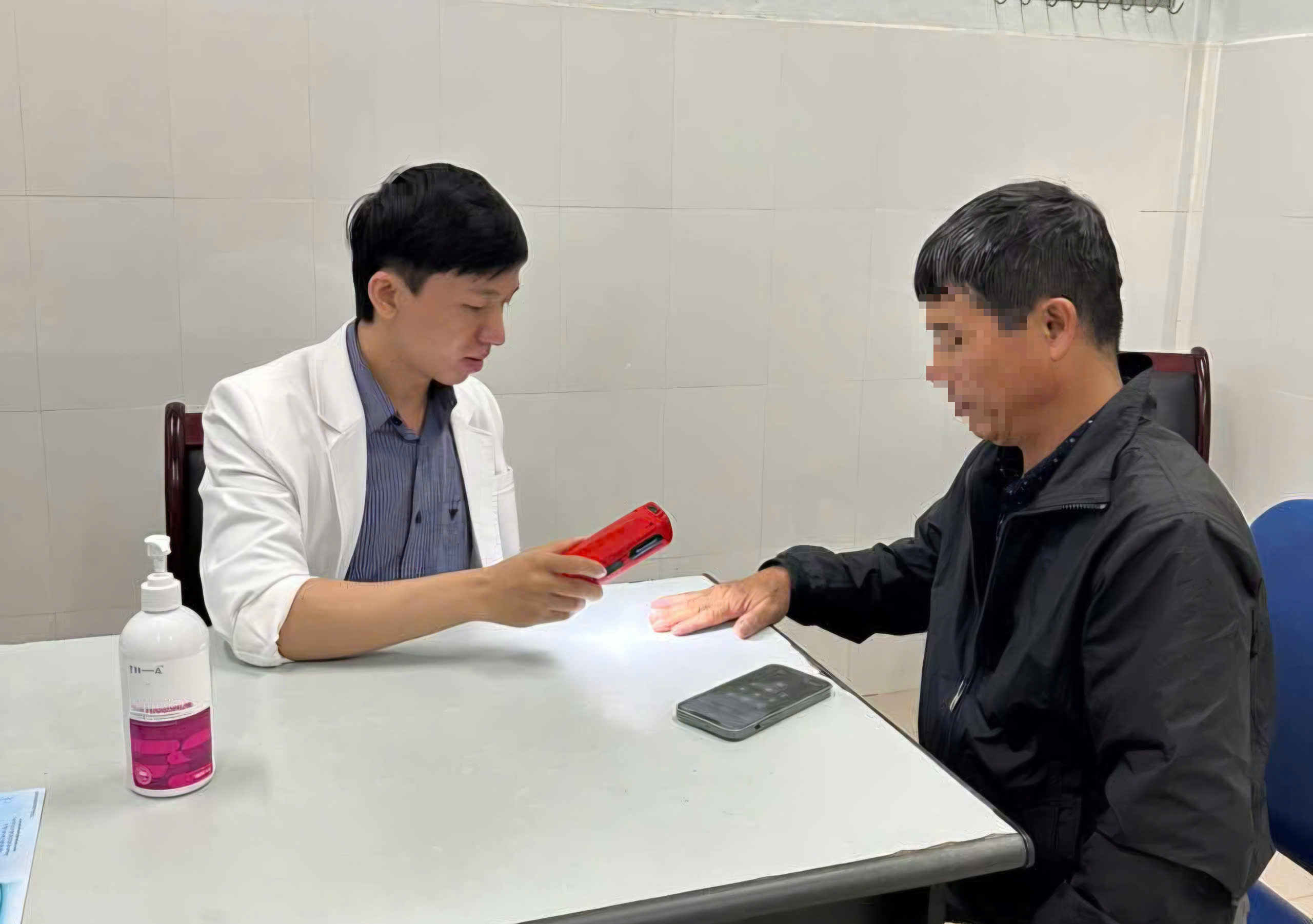 Những điều cần biết để phòng bệnh da liễu sau mưa lũ- Ảnh 1.