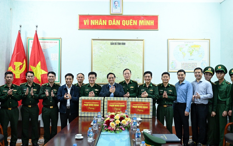 Thủ tướng Phạm Minh Chính: &quot;Đồn là nhà, biên giới là quê hương, đồng bào các dân tộc là anh em ruột thịt&quot;