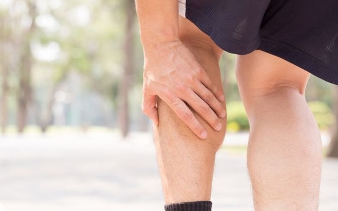 Suýt mất chân vì tắc động mạch cấp chi dưới, bác sĩ cảnh báo dấu hiệu không nên bỏ qua- Ảnh 1. Đừng chủ quan với đau nhức chân: Cảnh giác nguy cơ tắc động mạch