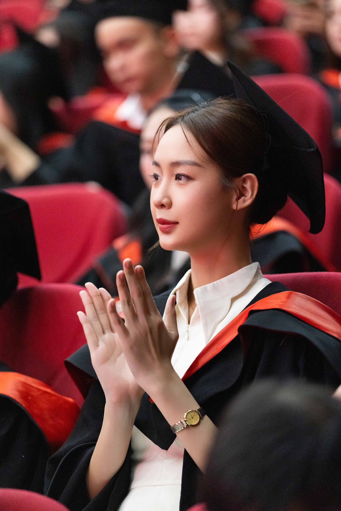 Mẹ đẻ Hoa hậu Bảo Ngọc gây chú ý trong ngày đặc biệt của con gái- Ảnh 1.