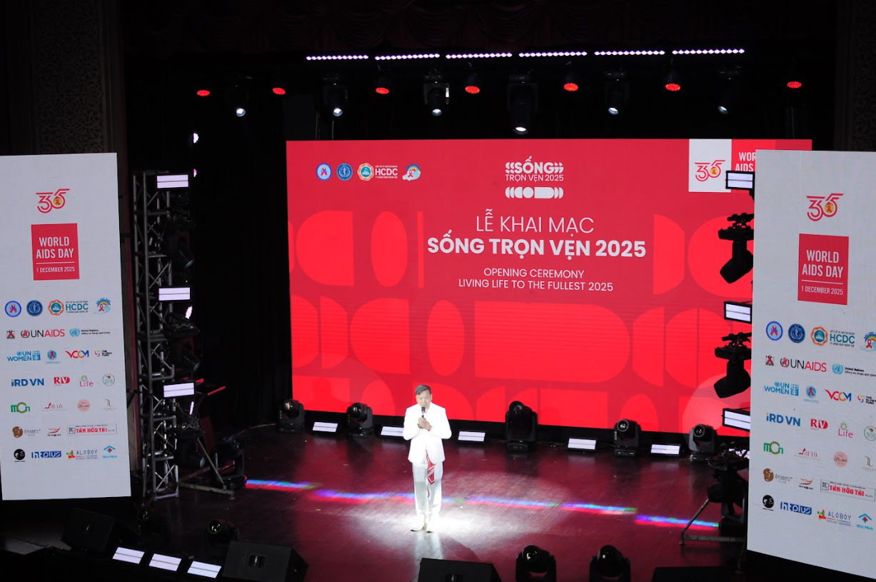 'Sống Trọn Vẹn 2025': Thúc đẩy vai trò cộng đồng trong hành trình đẩy lùi dịch bệnh AIDS- Ảnh 1. 'Sống Trọn Vẹn 2025': Thúc đẩy vai trò cộng đồng trong hành trình đẩy lùi dịch bệnh AIDS- Ảnh 1.