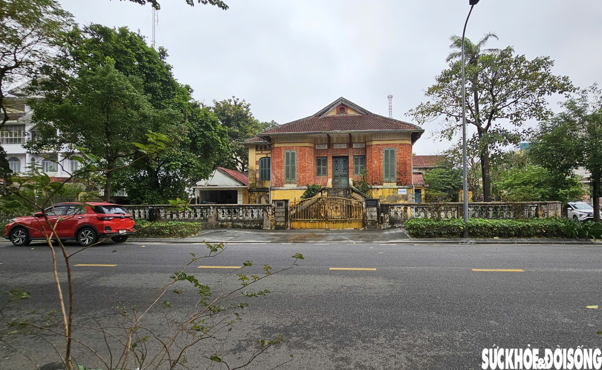 Cận cảnh biệt thự Pháp trăm năm tuổi ở Huế- Ảnh 1.