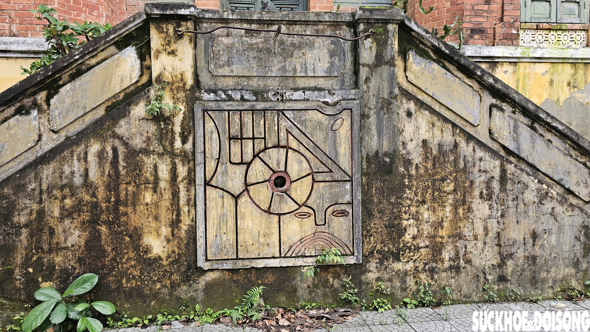 Cận cảnh biệt thự Pháp trăm năm tuổi ở Huế- Ảnh 6.