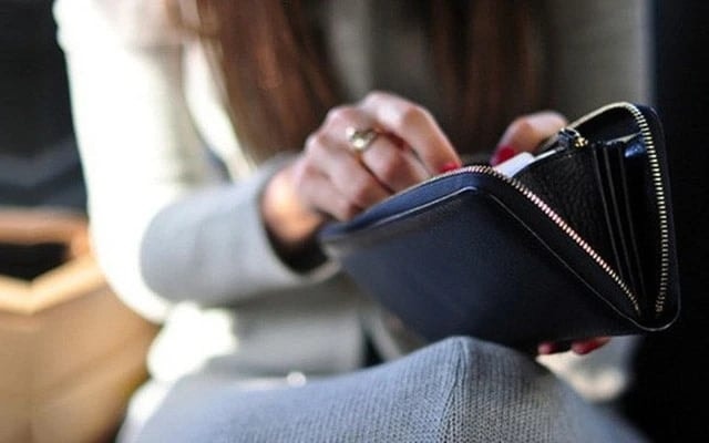 Từ 15/12, kiểm soát thu nhập của vợ hoặc chồng sẽ bị phạt đến 30 triệu đồng- Ảnh 1. Từ 15/12, kiểm soát thu nhập của vợ hoặc chồng sẽ bị phạt đến 30 triệu đồng- Ảnh 1.