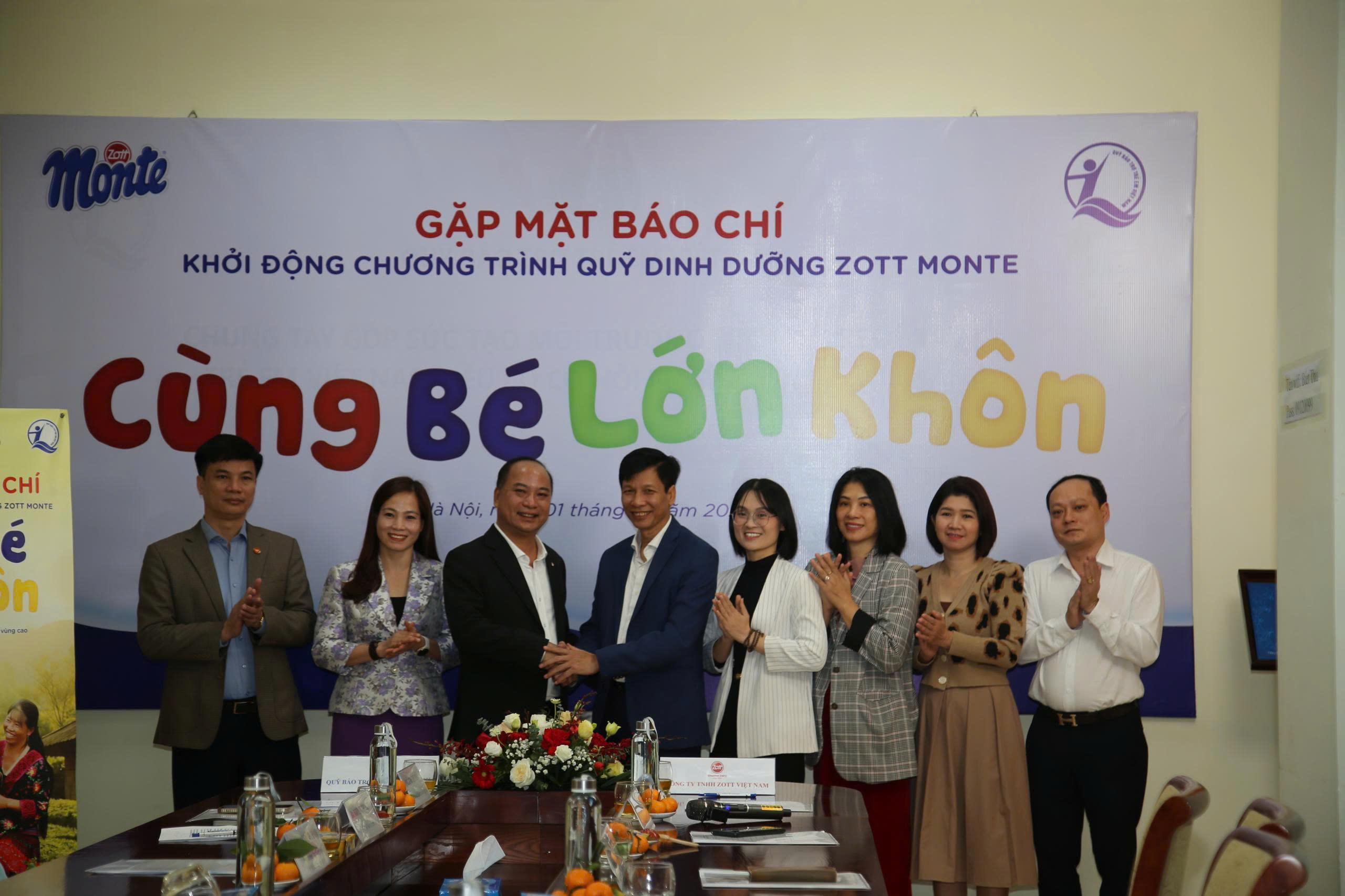 Khởi động chương trình Quỹ dinh dưỡng giúp trẻ vùng cao tiếp nhận vi chất 
- Ảnh 2.