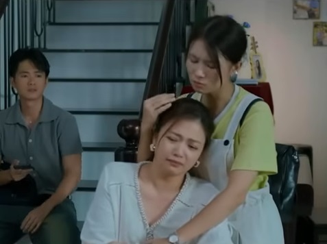 NSƯT Kiều Anh yếu đuối, đỏng đảnh trong 'Gia đình trái dấu'- Ảnh 3. NSƯT Kiều Anh yếu đuối, đỏng đảnh trong 'Gia đình trái dấu'- Ảnh 3.