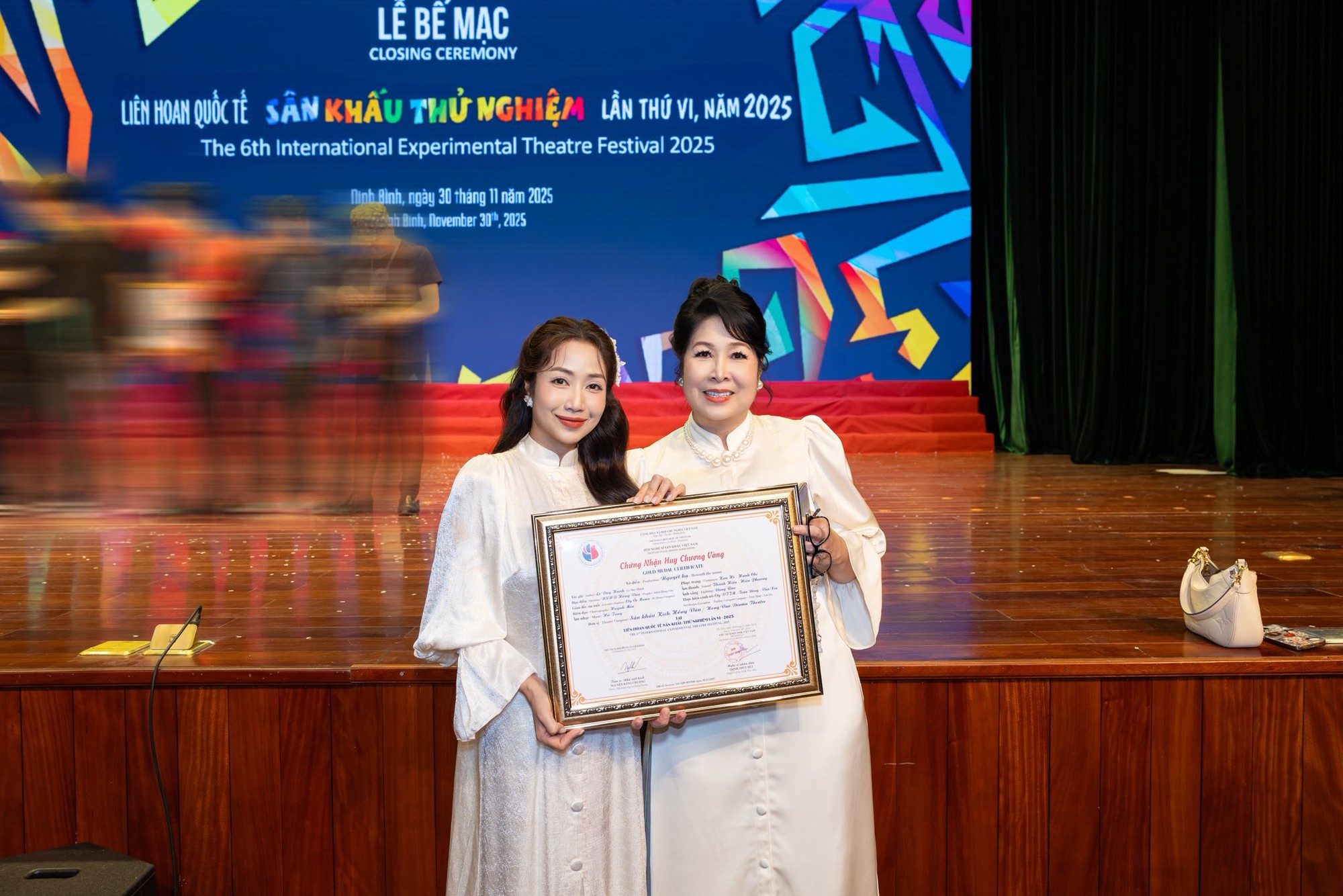 NSND Hồng Vân đón tin vui ở tuổi U60- Ảnh 1.