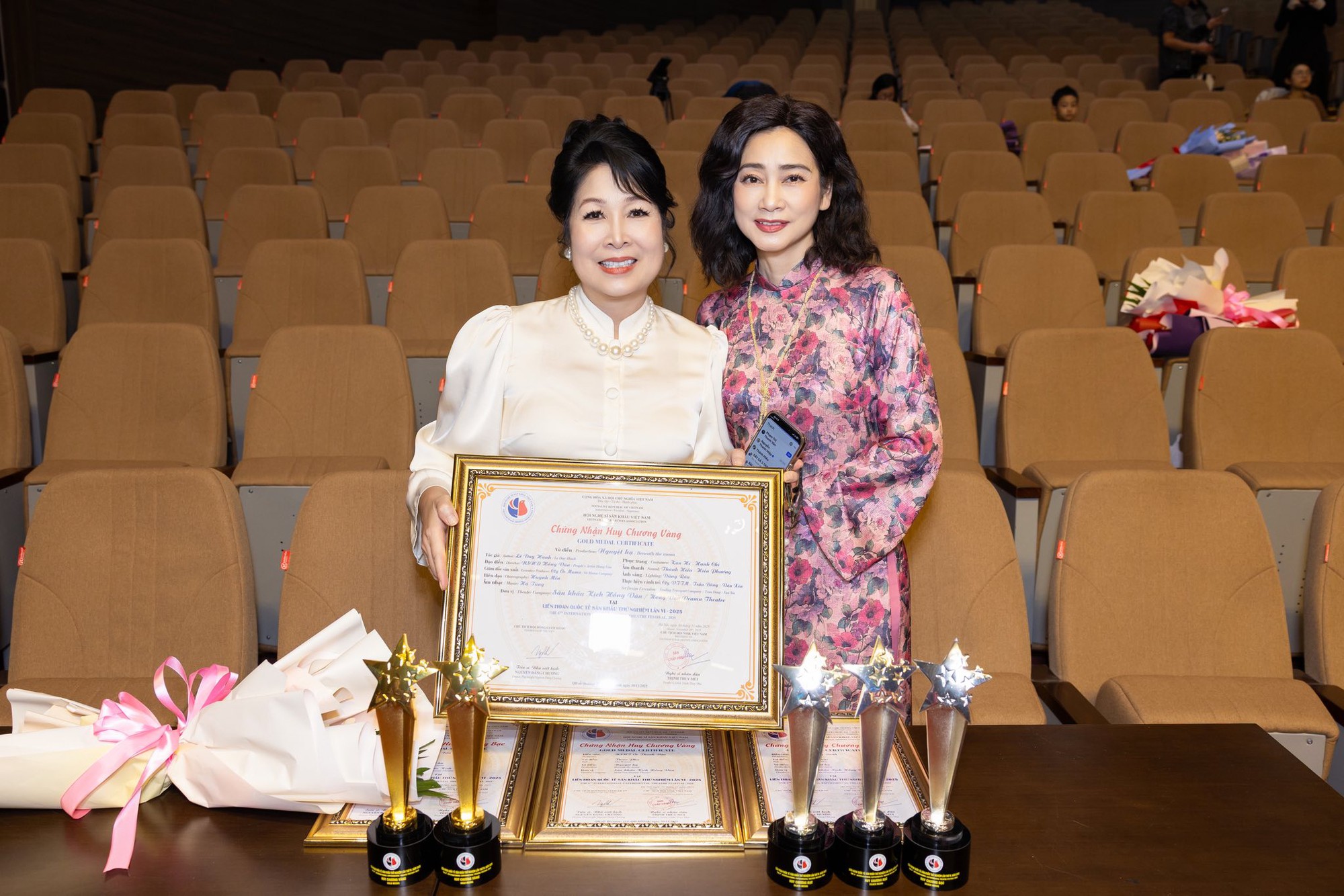 NSND Hồng Vân đón tin vui ở tuổi U60- Ảnh 2.