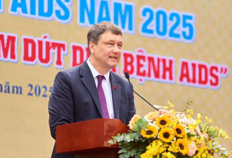 Việt Nam đánh dấu 35 năm phòng, chống HIV/AIDS bằng sự đoàn kết và cam kết mạnh mẽ- Ảnh 2.