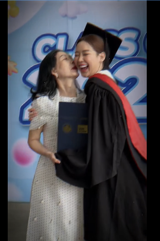 Mẹ đẻ Hoa hậu Bảo Ngọc gây chú ý trong ngày đặc biệt của con gái- Ảnh 10.