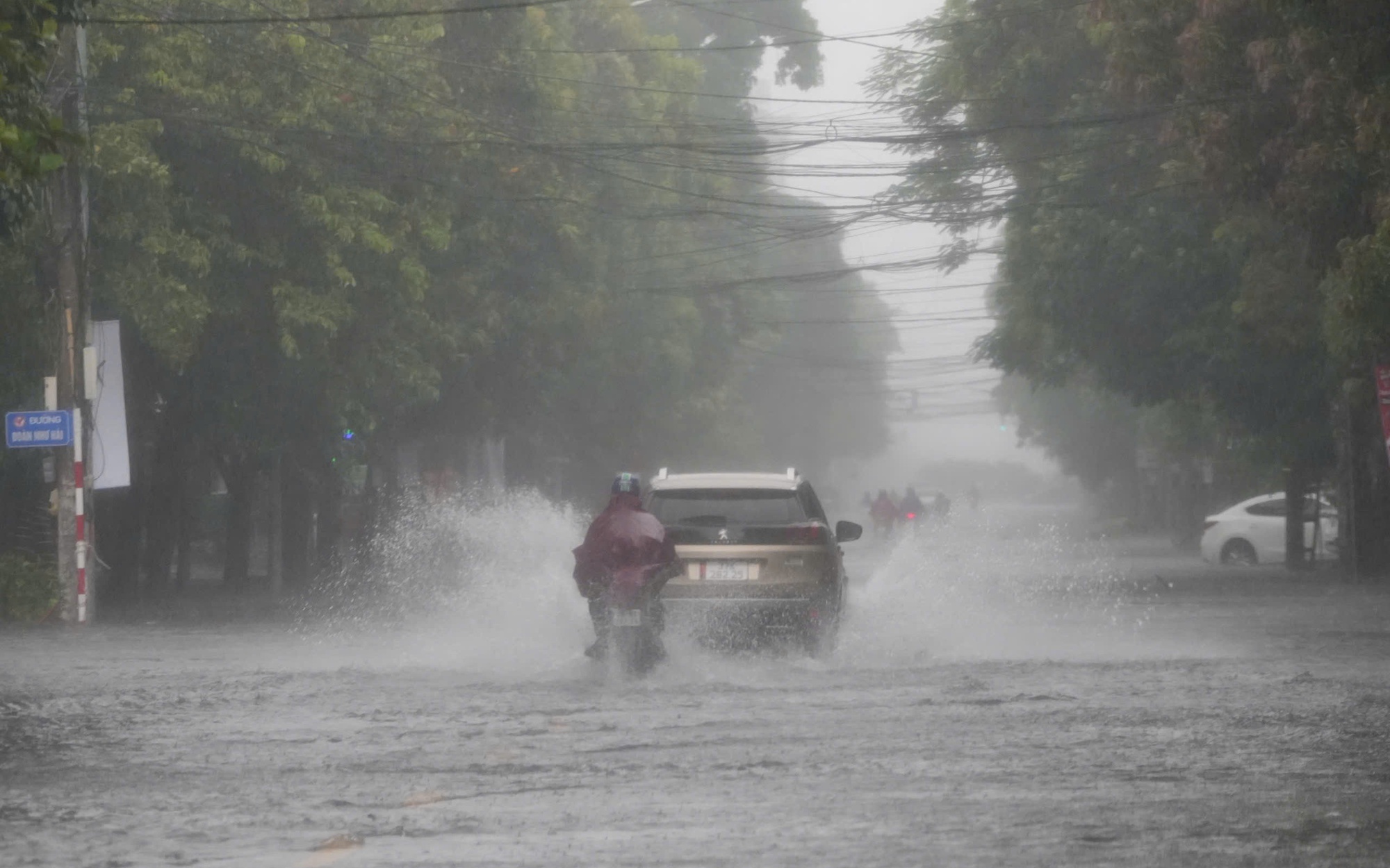 Khi nào bão số 16 vào Biển Đông?- Ảnh 2.