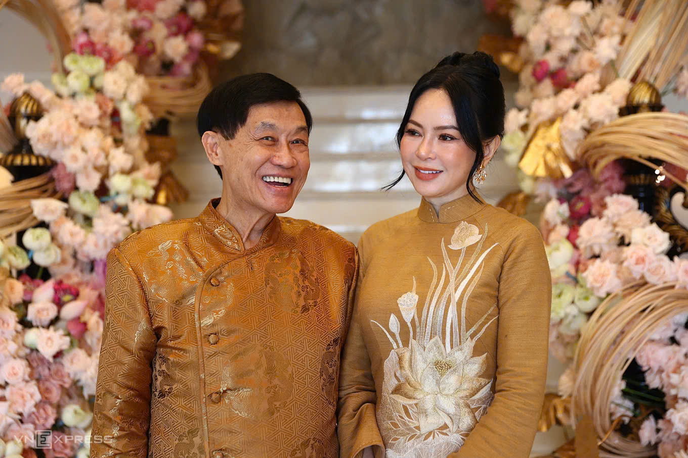 Câu chuyện ẩn chứa đằng sau chiếc áo dài tơ sen của 'công chúa hàng hiệu' Tiên Nguyễn- Ảnh 8. Câu chuyện ẩn chứa đằng sau chiếc áo dài tơ sen của 'công chúa hàng hiệu' Tiên Nguyễn- Ảnh 8.