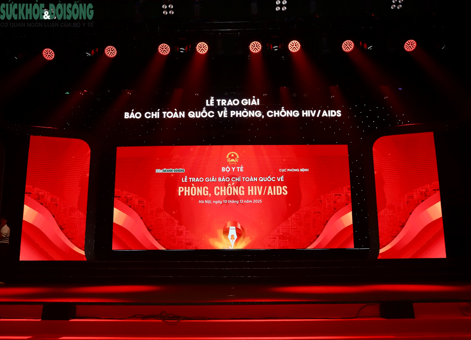 Lễ trao Giải Báo chí phòng, chống HIV/AIDS 2025: Hoàn tất tổng duyệt, chuẩn bị cho đêm vinh danh tối nay- Ảnh 2. Lễ trao Giải Báo chí phòng, chống HIV/AIDS 2025: Hoàn tất tổng duyệt, chuẩn bị cho đêm vinh danh tối nay- Ảnh 2.