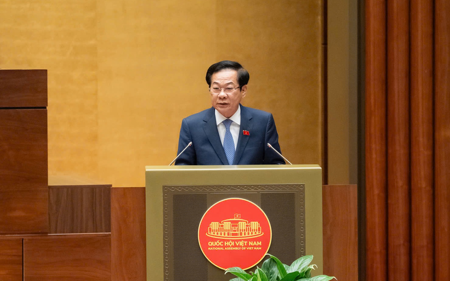 Từ 1/7/2026, viên chức hưởng lương theo hiệu quả công việc- Ảnh 2. Luật Viên chức (sửa đổi): Cấm viên chức đùn đẩy nhiệm vụ, gây bè phái, mất đoàn kết, tự ý nghỉ việc