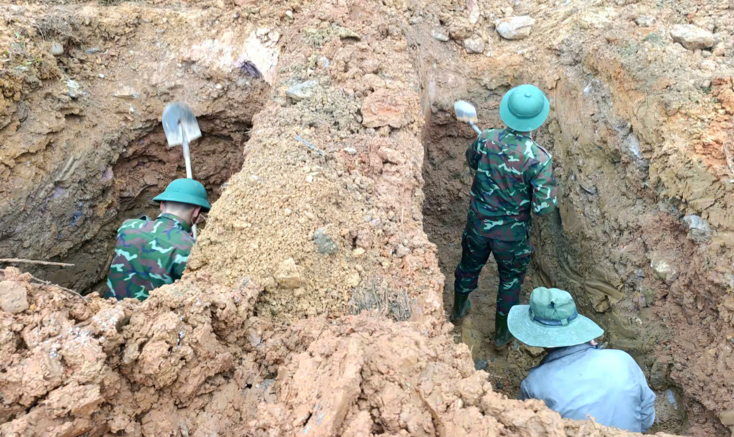 Quân đội 'thần tốc' giúp dân dựng lại nhà, ổn định cuộc sống sau mưa lũ- Ảnh 6. Quân đội 'thần tốc' giúp dân dựng lại nhà, ổn định cuộc sống sau mưa lũ- Ảnh 6.