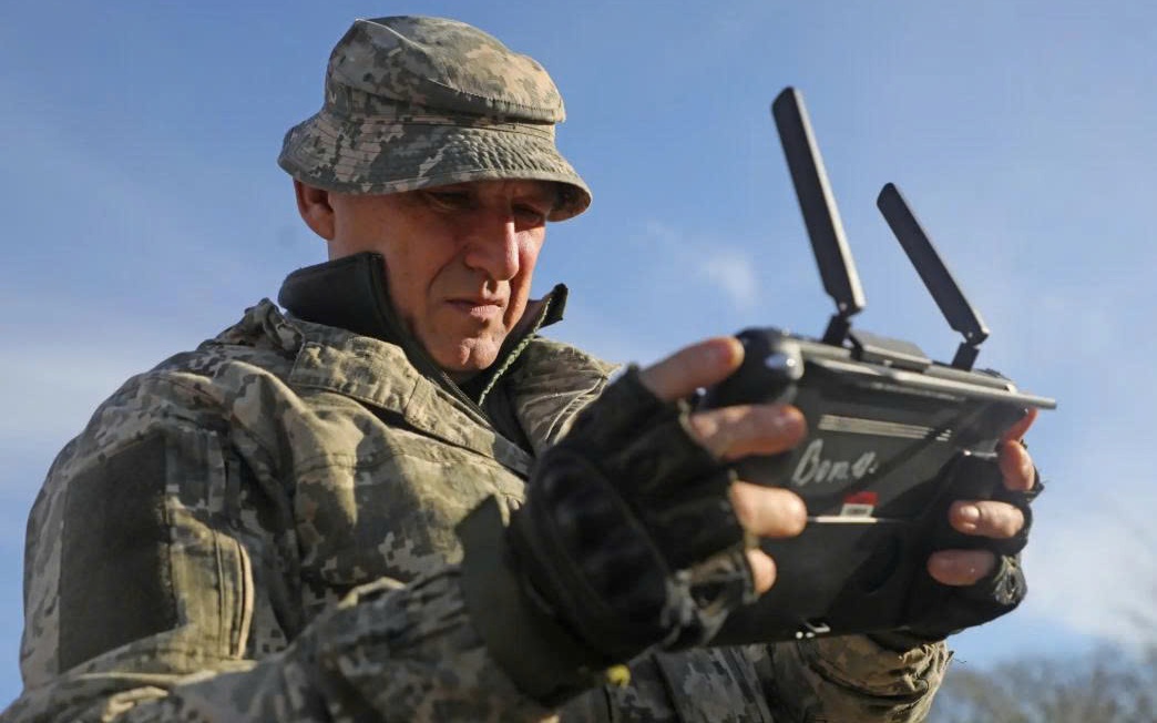 Ukraine đổi mới chiến thuật UAV để bào mòn sức mạnh Nga trên tiền tuyến- Ảnh 3.