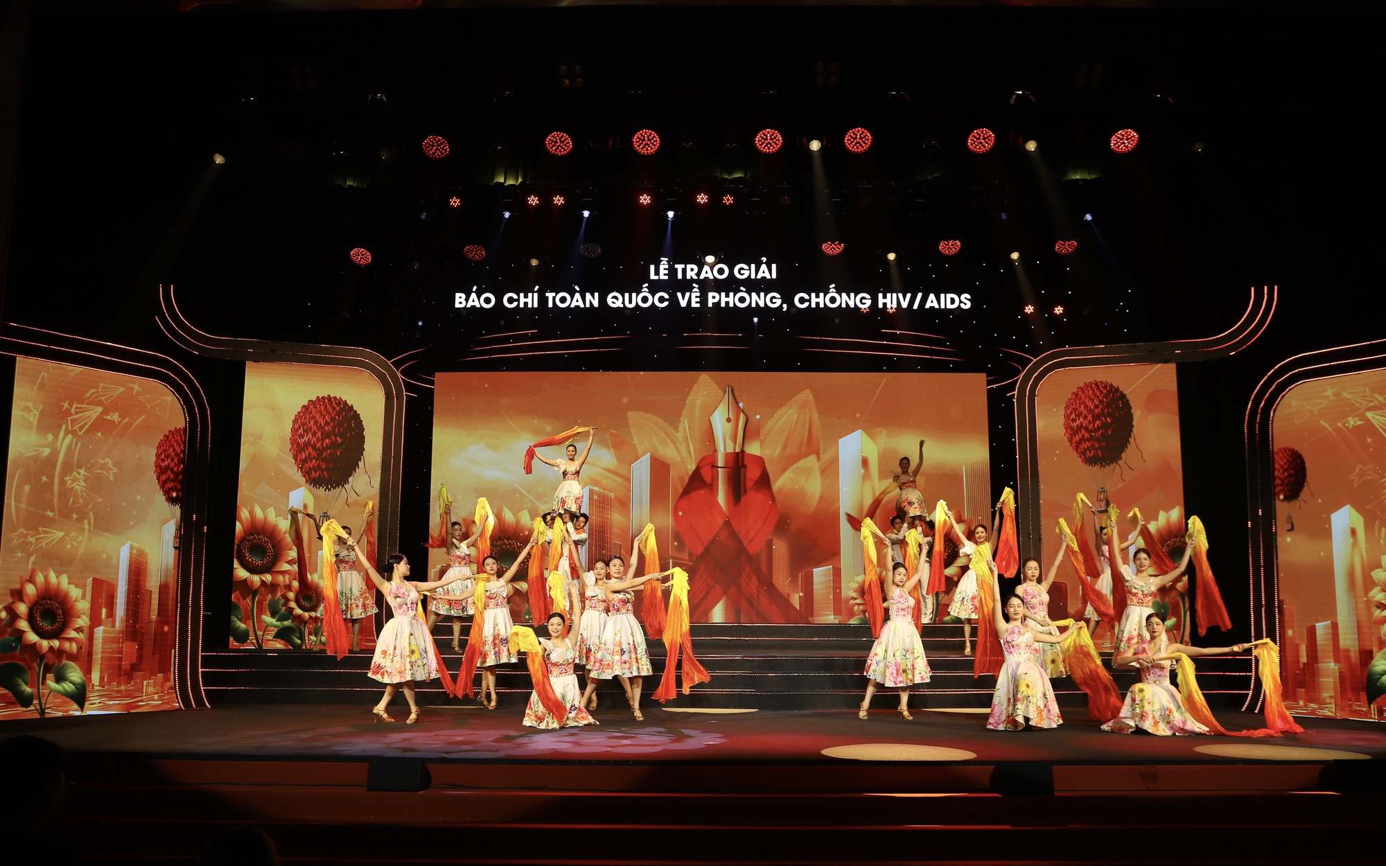 Lễ trao Giải Báo chí phòng, chống HIV/AIDS 2025: Hoàn tất tổng duyệt, chuẩn bị cho đêm vinh danh tối nay
