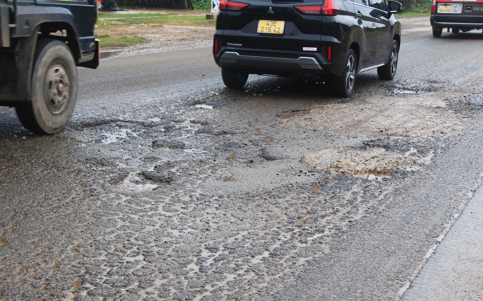 Cận cảnh Quốc lộ 14B xuống cấp nghiêm trọng giữa lúc dự án chậm tiến độ