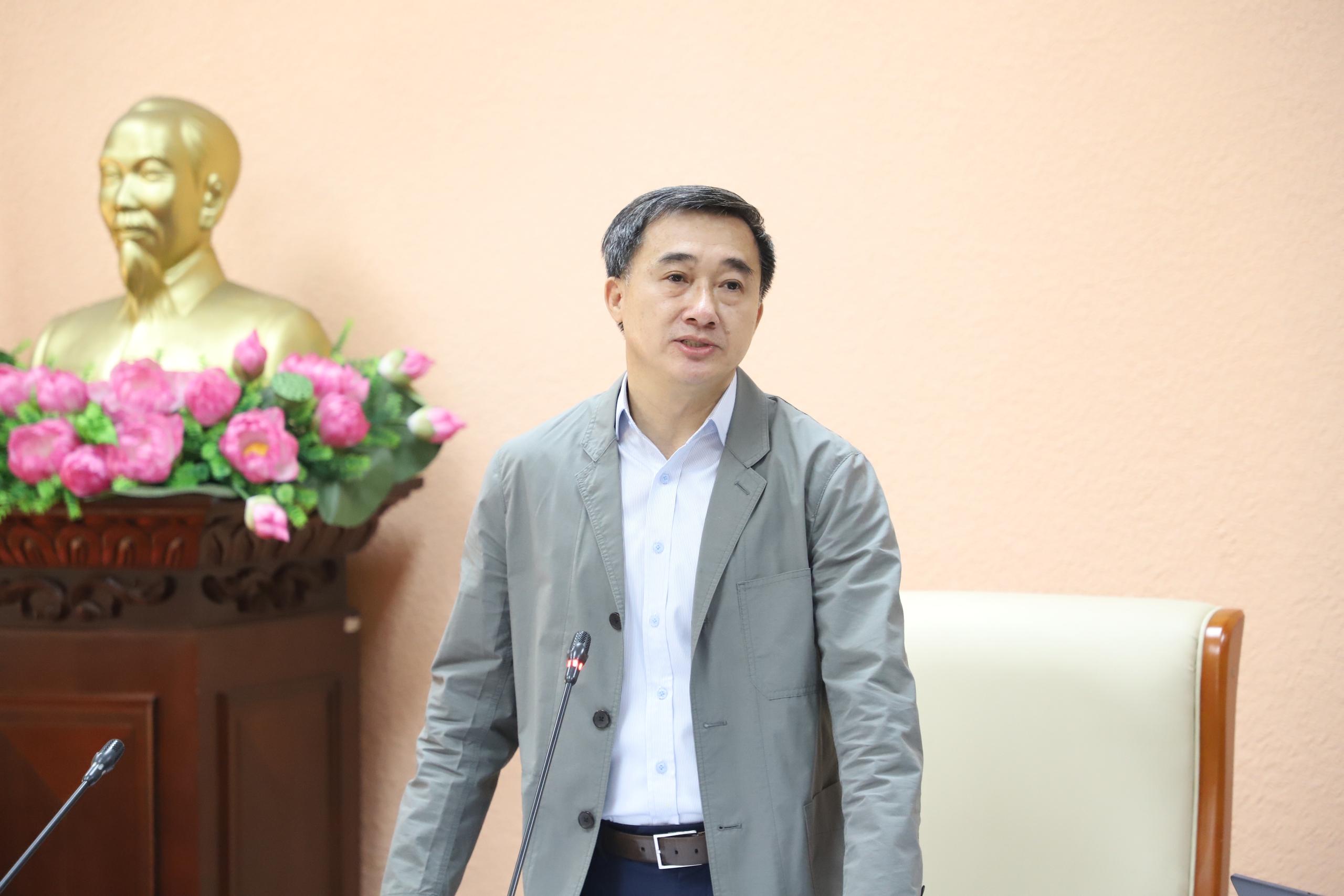 Promovarea implementării asistenței medicale inteligente pentru îmbunătățirea calității asistenței medicale pentru populație - Foto 1. Đẩy mạnh thực hiện y tế thông minh để nâng chất lượng chăm sóc sức khoẻ nhân dân- Ảnh 1.